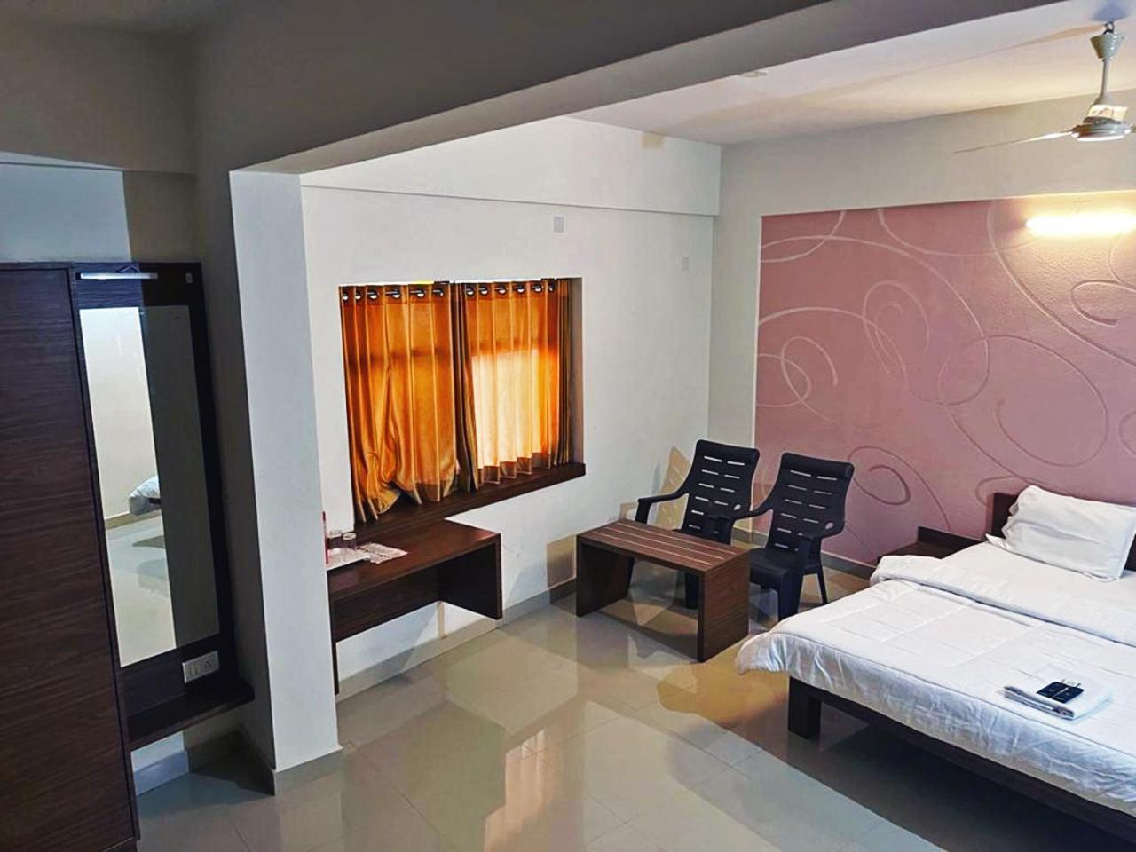 Hotel Radha Pangala Exterior foto