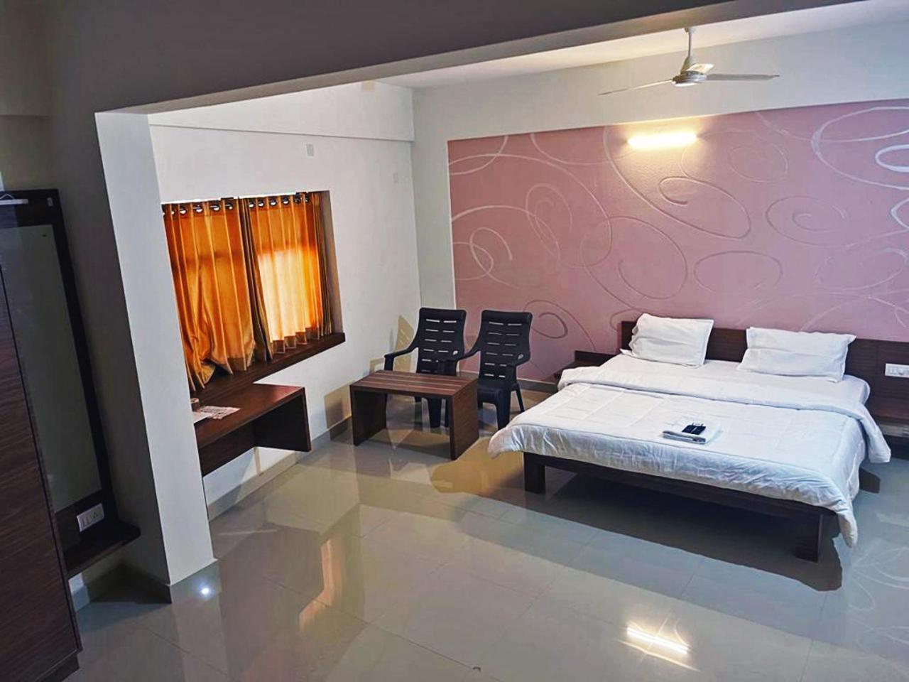 Hotel Radha Pangala Exterior foto